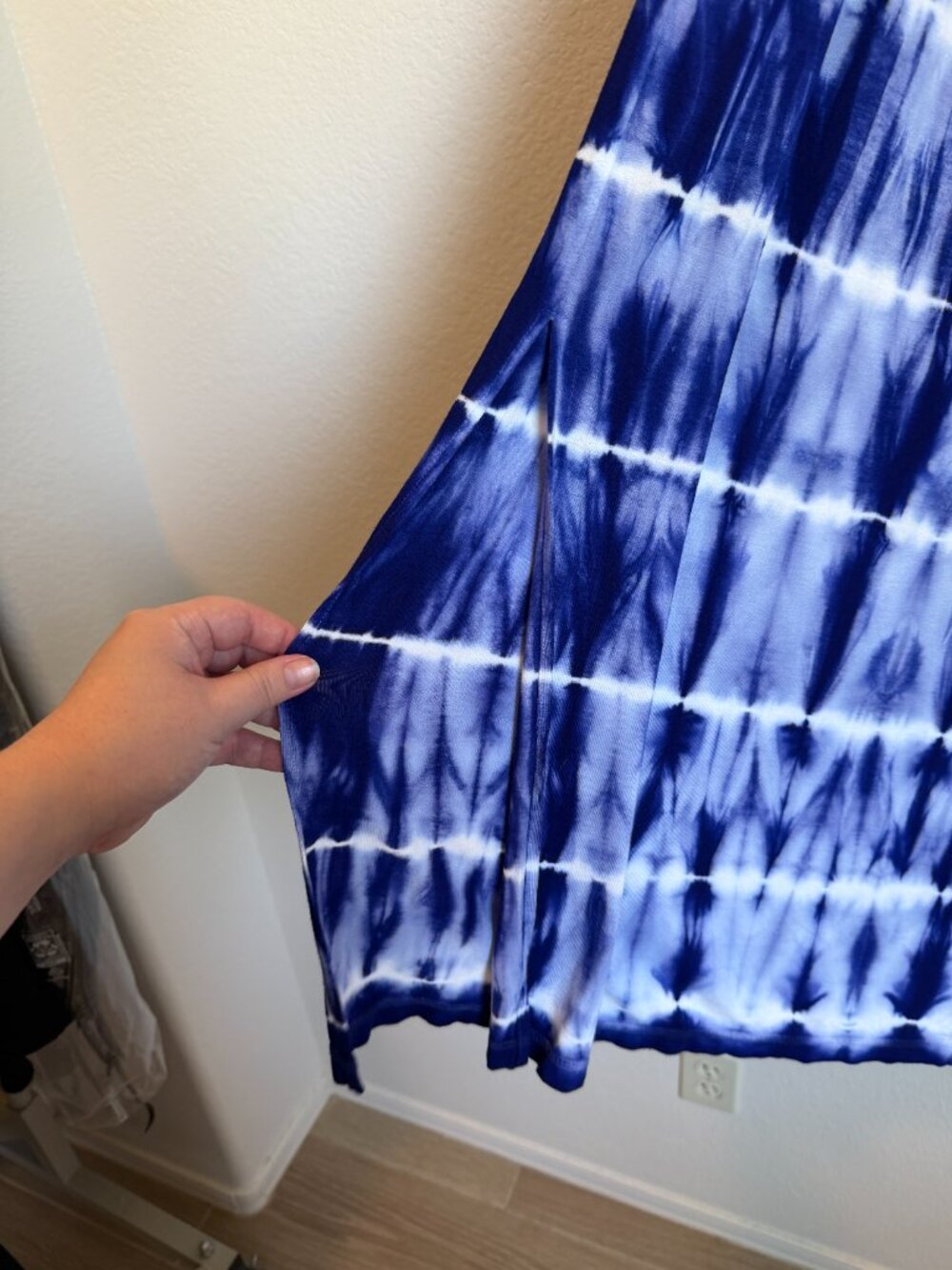Chico's Zenergy Tie Dye Maxi Skirt Blue White Rayon Stretch Slit Size 3 XL - Picture 3 of 7